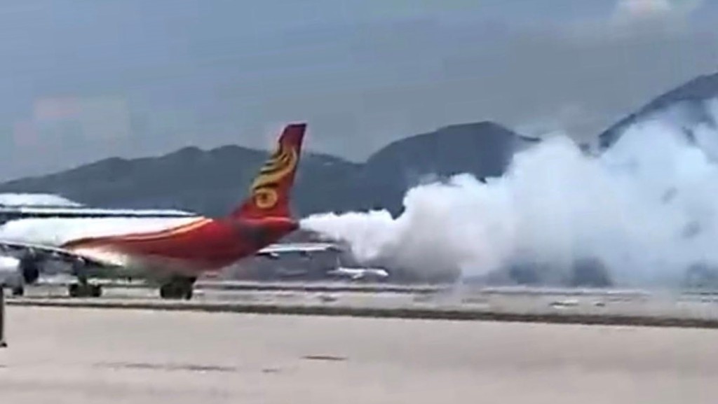 機場跑道貨機一度冒煙 消防趕至處理。FB：Candi Cheung@香港機場實況討論區