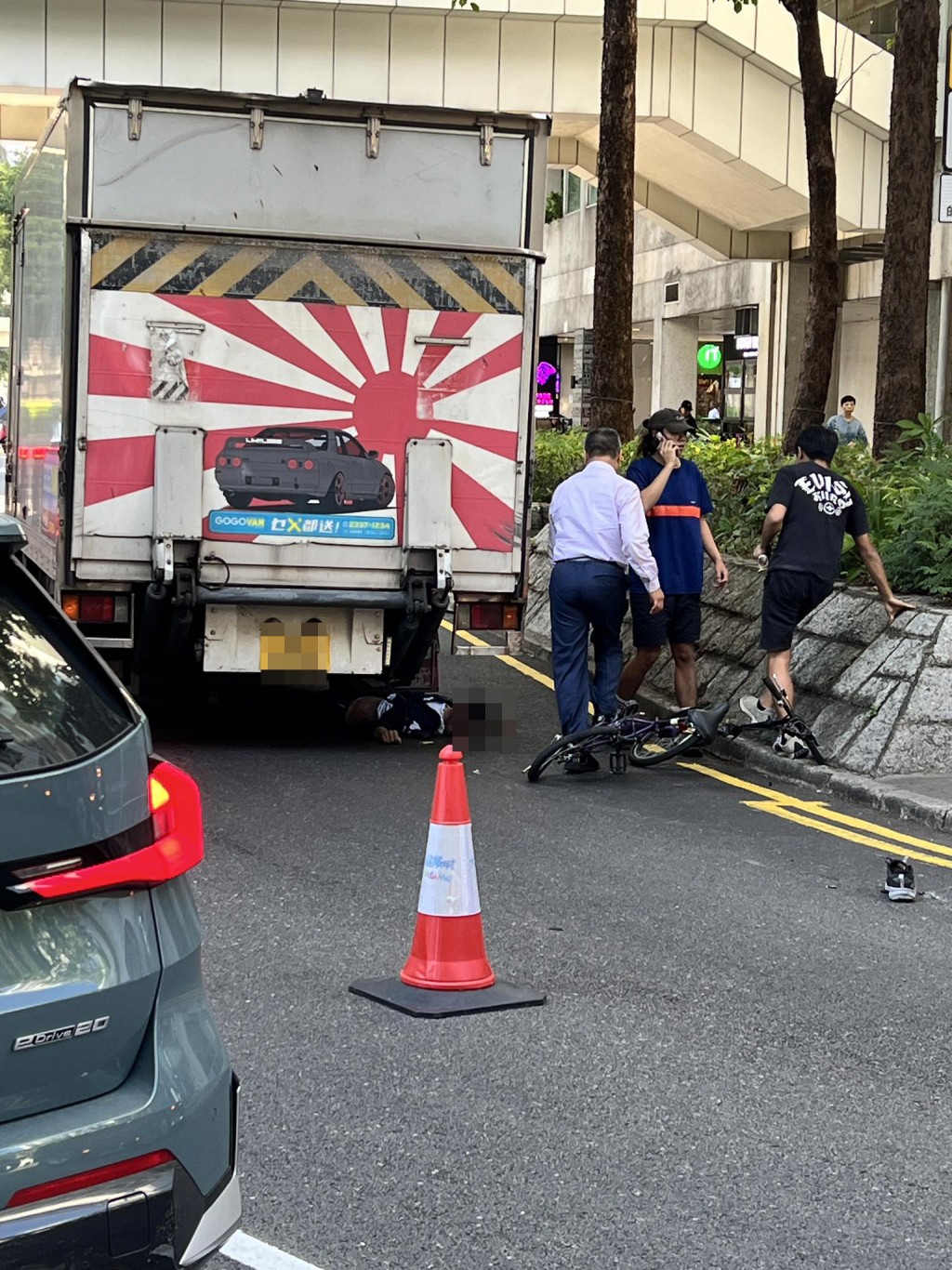 大埔一名單車漢遭貨車撞倒並捲入車底,送院搶救後不治。網上圖片 大埔一名單車漢遭貨車撞倒並捲入車底,送院搶救後不治。網上圖片