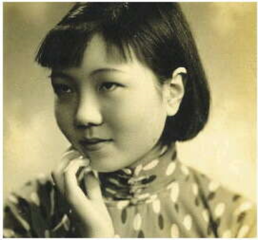 楊苡原名楊靜如1919年出生於天津。
