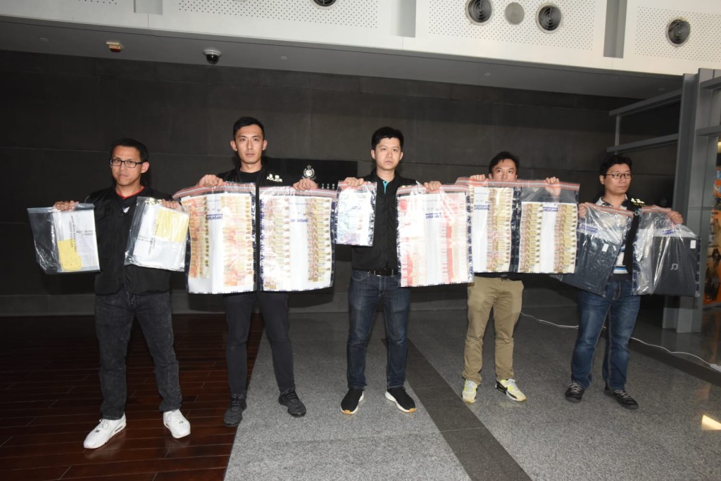 警方檢獲逾2000萬元波纜。徐裕民攝