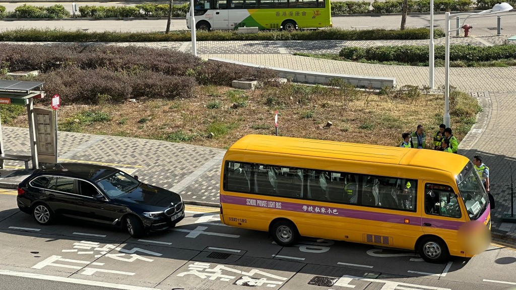事件涉及一部校巴。讀者提供
