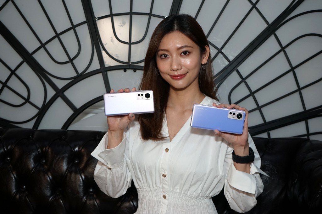 同系兩位新成員Xiaomi 12及Xiaomi 12X同屬6.28吋細芒機款，外形一模一樣。
