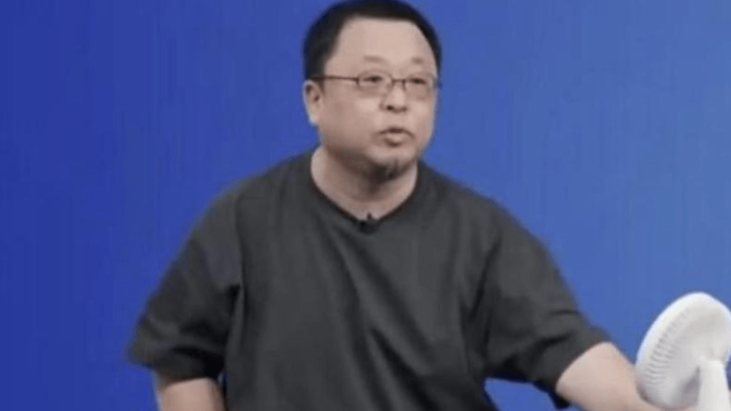 罗永浩不满上海电信宽频网速。微博