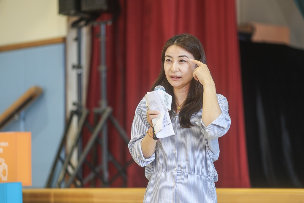 奧運跳水冠軍郭晶晶在講座中分享跳水生涯中遭遇的眼科問題。 奧運跳水冠軍郭晶晶在講座中分享跳水生涯中遭遇的眼科問題。