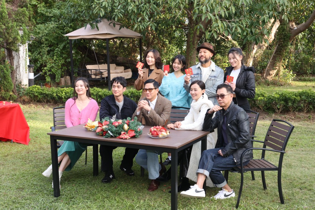 张家辉找来刘俊谦（前左二）来演新片《赎梦》。