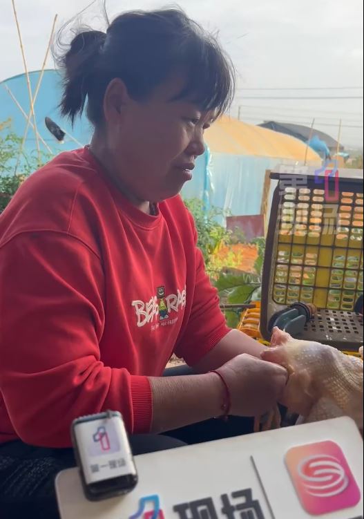 全紅嬋母親表示，是否退役完全由女兒自己決定。第一現場