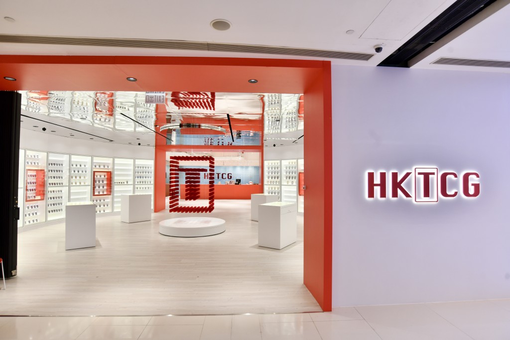 目前HKTCG已與順豐合作,設有存倉位置,在店內劃出1,000呎讓其團隊駐場 目前HKTCG已與順豐合作,設有存倉位置,在店內劃出1,000呎讓其團隊駐場