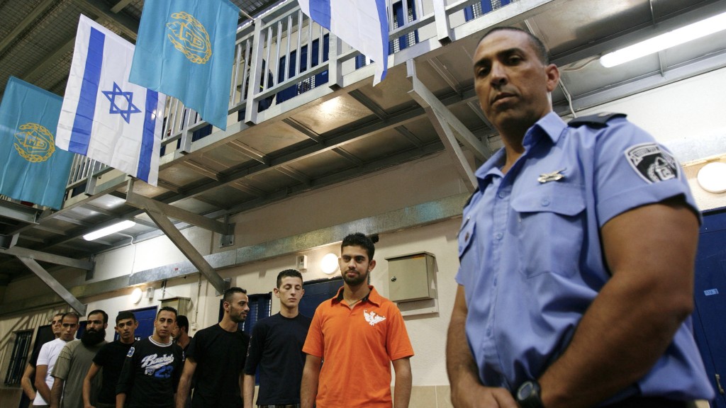 凯齐奥特监狱（Ketziot Prison）以虐待闻名。 路透社
