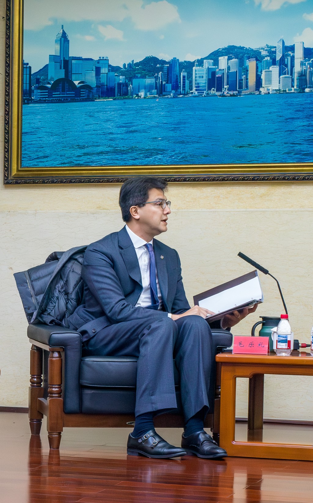 香港大律師公會代表團今日（18日）拜訪國務院港澳辦。圖為公會主席毛樂禮發言。