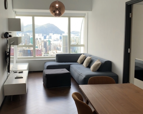 这是名铸中层B室，实用面积817方呎。