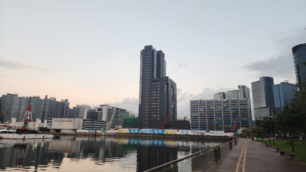日間炎熱,市區最高氣溫約32度,新界再高一兩度。黎志偉攝 日間炎熱,市區最高氣溫約32度,新界再高一兩度。黎志偉攝