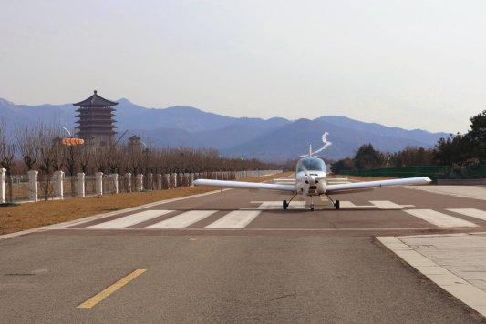 趙氏父子自駕飛機回老家過農曆新年。山東電視新聞 趙氏父子自駕飛機回老家過農曆新年。山東電視新聞