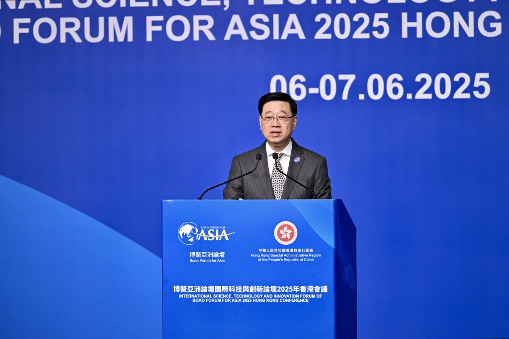 李家超表示,粵港澳大灣區致力於成為全球領先的國際創新科技中心。劉駿軒攝 李家超表示,粵港澳大灣區致力於成為全球領先的國際創新科技中心。劉駿軒攝