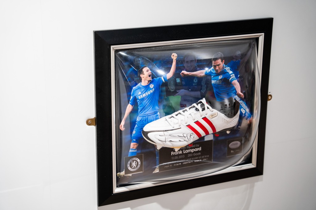 車路士紀念版球鞋Frank Lampard 親筆簽名的波鞋