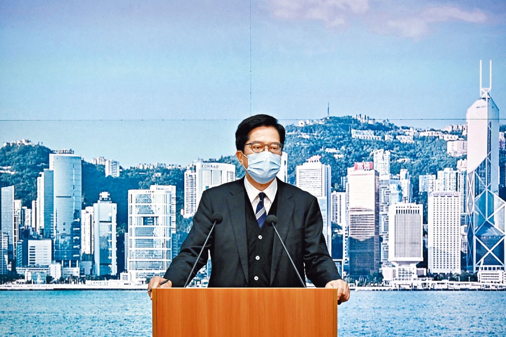 發展局局長黃偉綸指,設有單位最低面積要求以回應市民希望「住大啲」的訴求。