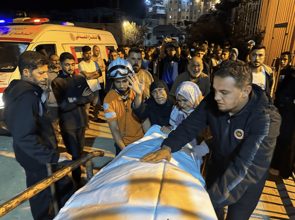 以色列总理内塔尼亚胡周二(28日)下令军方对加沙地带展开“强力打击”,造成多人死亡。路透社 以色列总理内塔尼亚胡周二(28日)下令军方对加沙地带展开“强力打击”,造成多人死亡。路透社