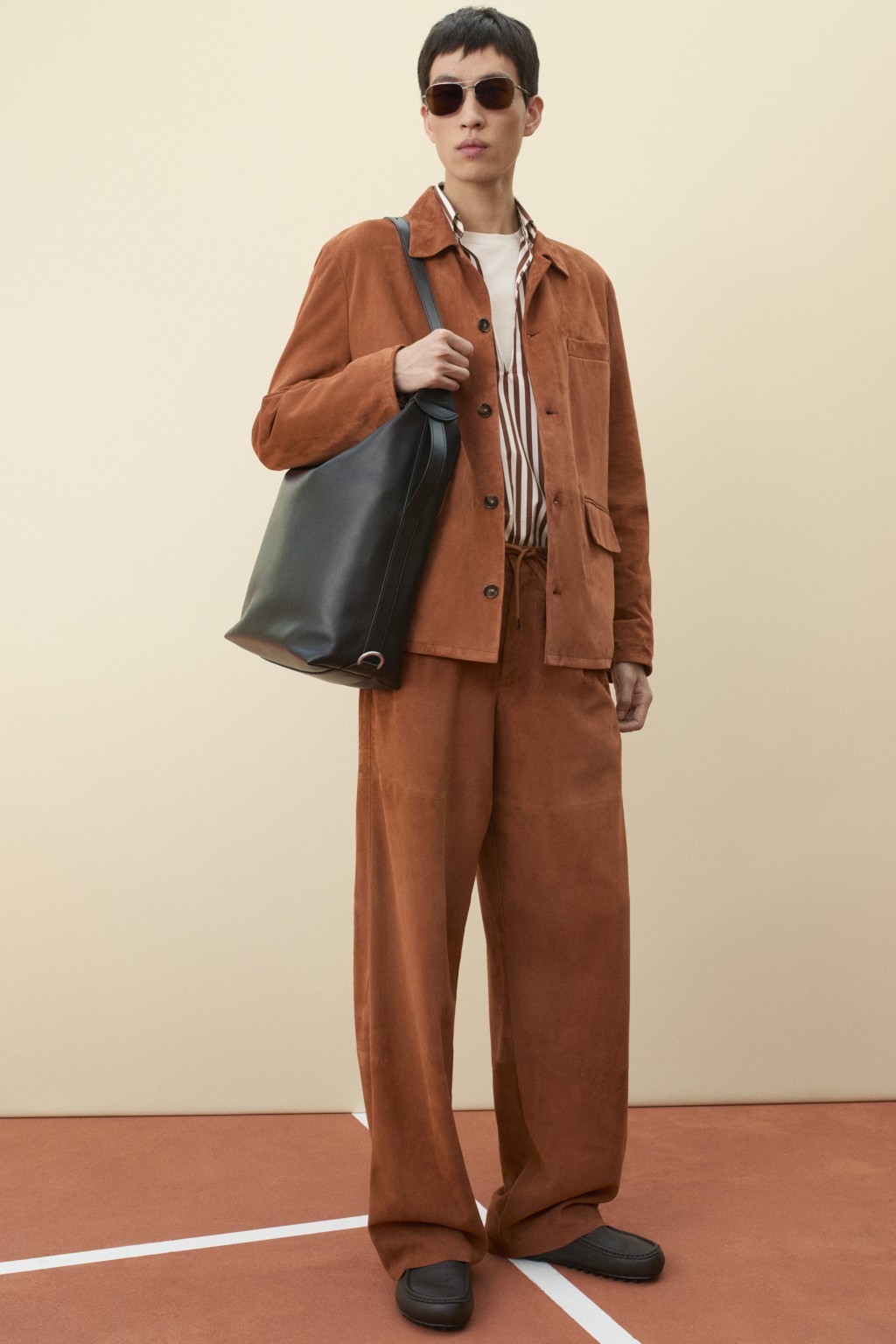 Tod's 2026春夏男裝系列的Key Look。 Tod's 2026春夏男裝系列的Key Look。