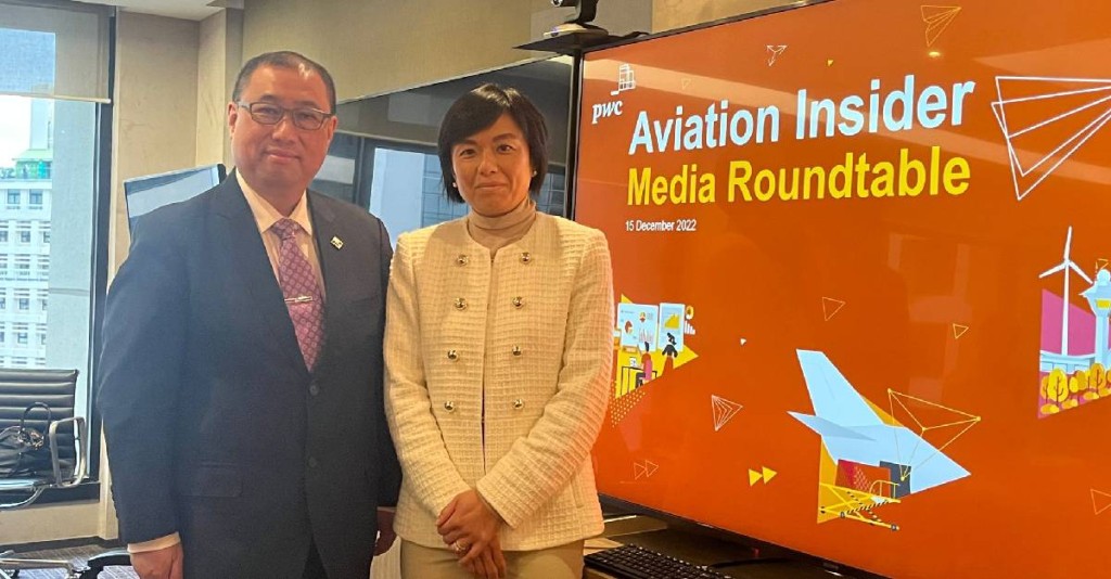從左至右,羅兵咸永道航空業務服務首席顧問劉浩然;羅兵咸永道氣候與可持續發展業務合夥人顏貴欣