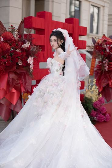 陳雪凝和李瑞濱17日在山西舉行婚禮。微博