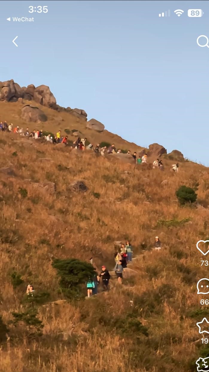 小紅書有帖文顯示大東山上人頭湧湧。小紅書截圖