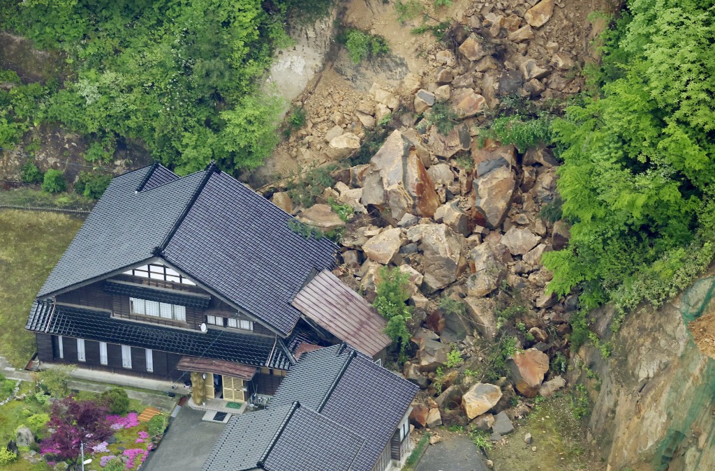 上周五發生的地震珠洲市有超過350棟建築物受損。路透社