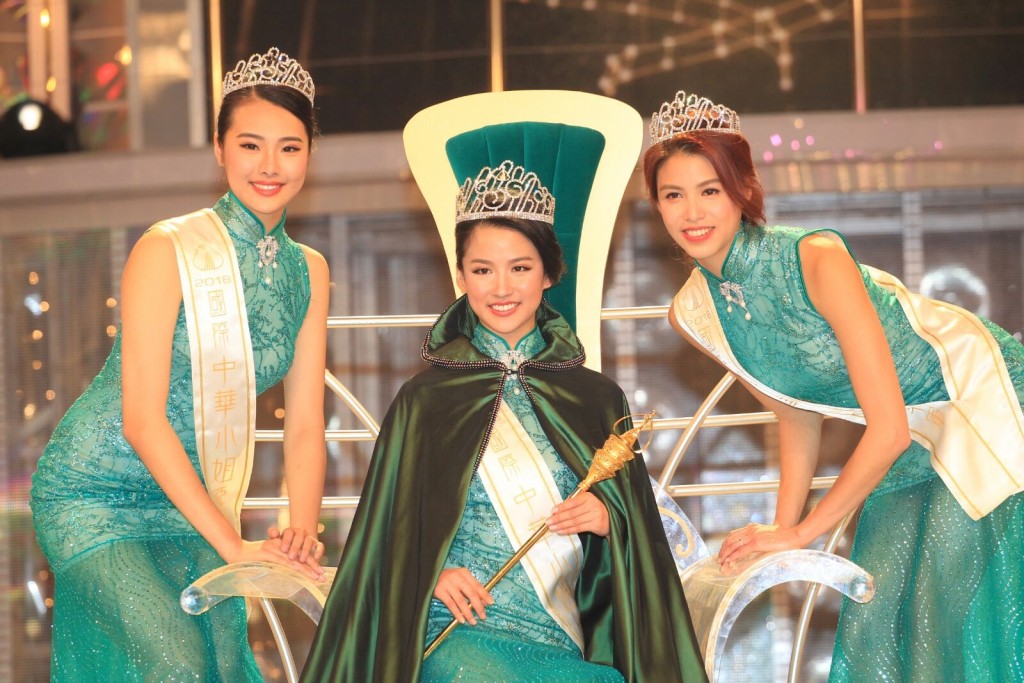 3號雷莊𠒇(右)對於奪得季軍已相當滿意，坦言完成所有選美比賽實在是鬆一口氣。