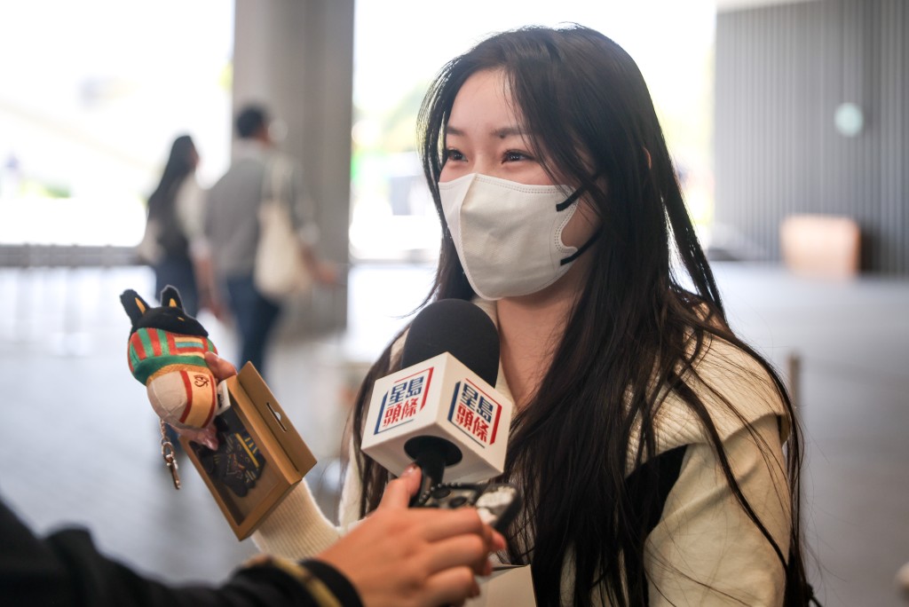 來自江西的Tella花費5,000元購買新年禮品。