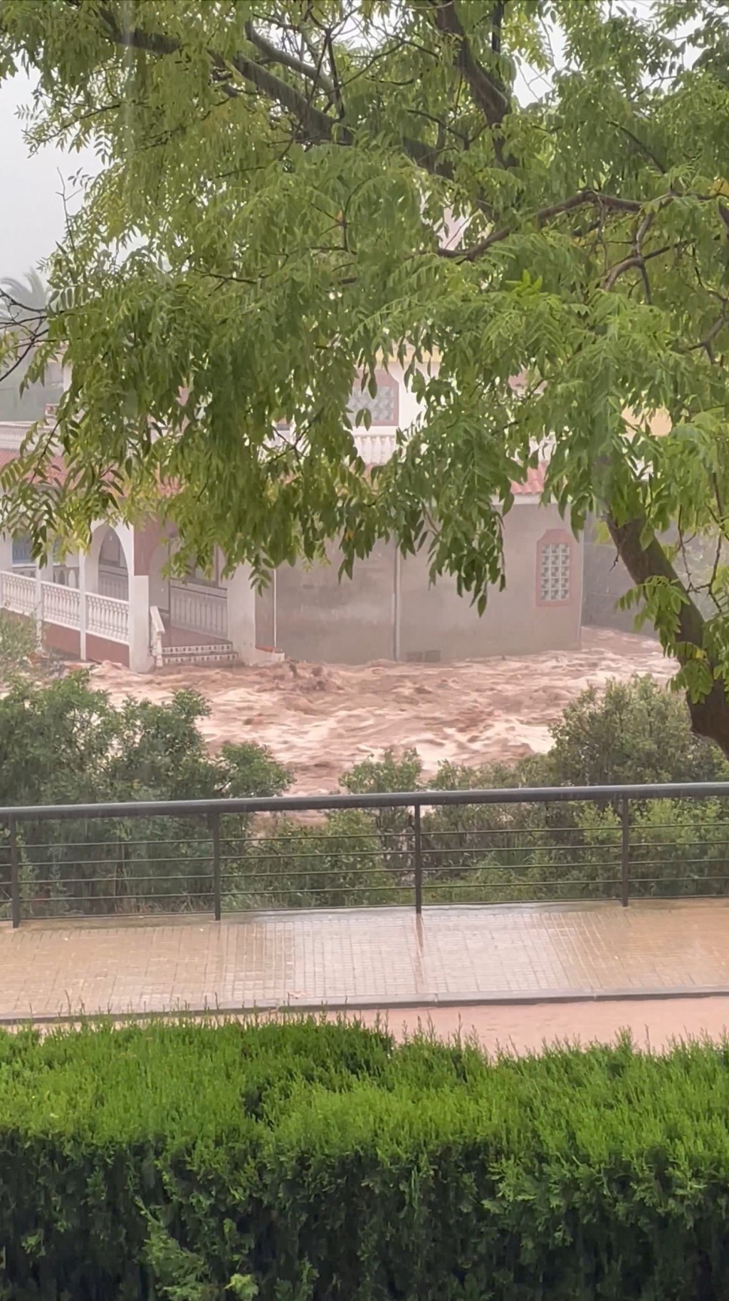 西班牙東北部加泰隆尼亞地區遭到暴雨襲擊。路透社