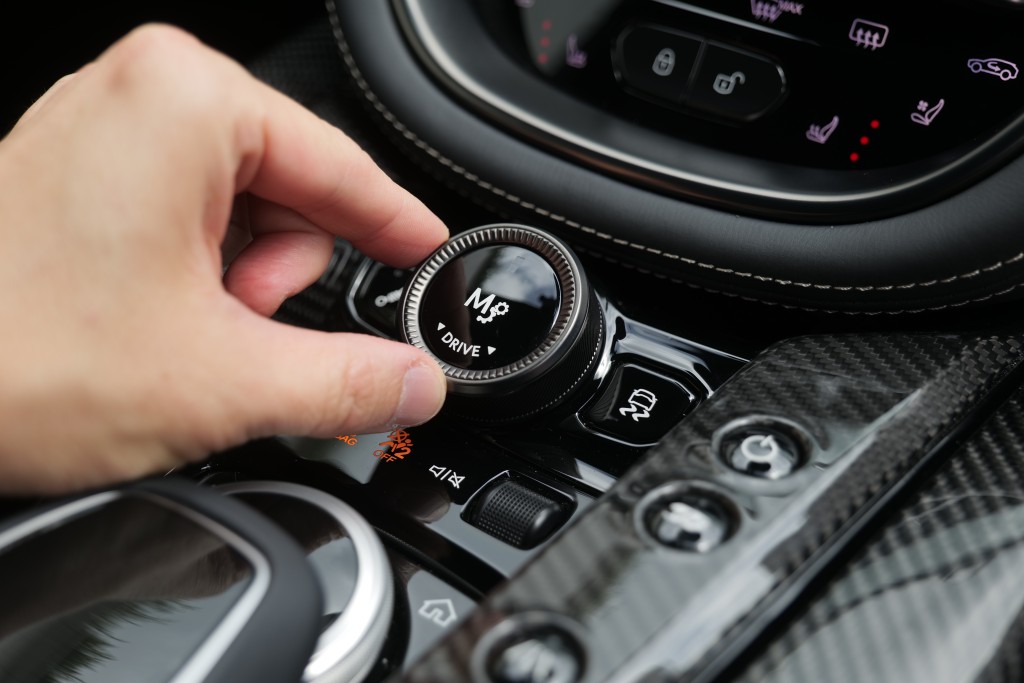 ■中控台新设驾驶模式旋钮。