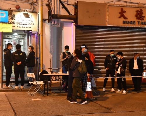 居民登記後可以上樓。