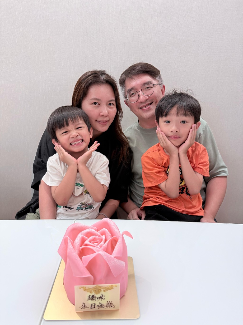 七嫂與七哥育有一對可愛兒子 — Lawson與Kason(圖片來源:受訪者提供) 七嫂與七哥育有一對可愛兒子 — Lawson與Kason(圖片來源:受訪者提供)
