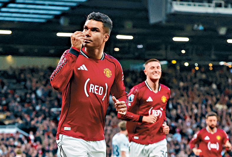 卡斯米路（前）今場表現出色，貢獻神級防守數據。