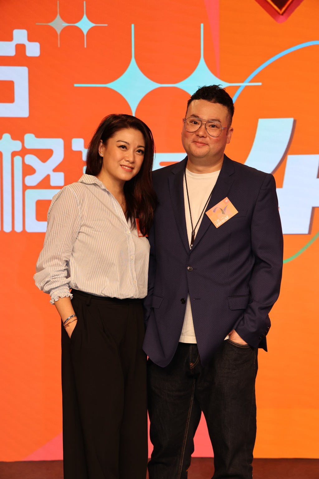 廖碧兒來支持阮德鏘,兩人是同期藝員訓練班。 廖碧兒來支持阮德鏘,兩人是同期藝員訓練班。