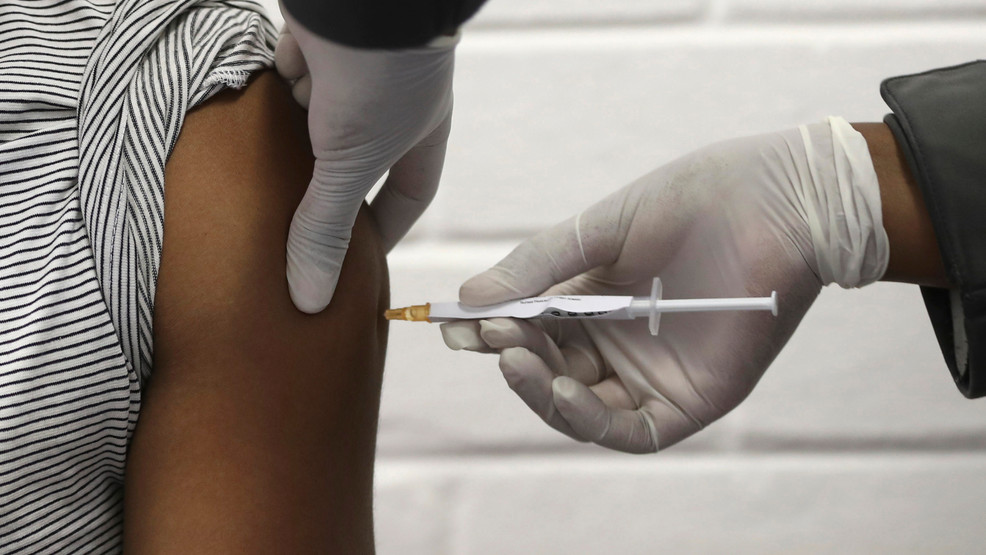 周五起旅客入境美國不用再出示疫苗接種證明。美聯社