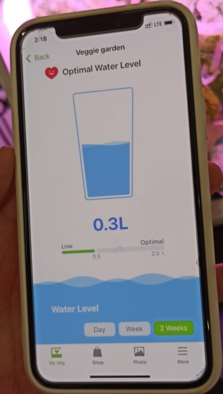 利用手机应用程式可连接智能种植机,立即知悉植物的水量、营养量即时状况。 利用手机应用程式可连接智能种植机,立即知悉植物的水量、营养量即时状况。