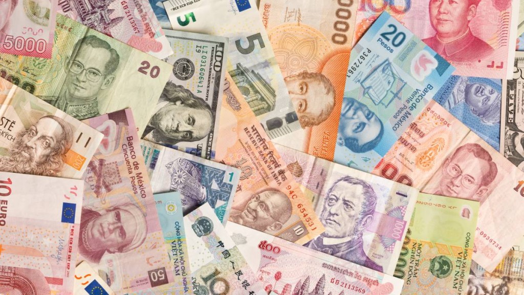 港外匯市場冀撼贏獅城 宜多做亞洲及新興貨幣 「打風照開市」