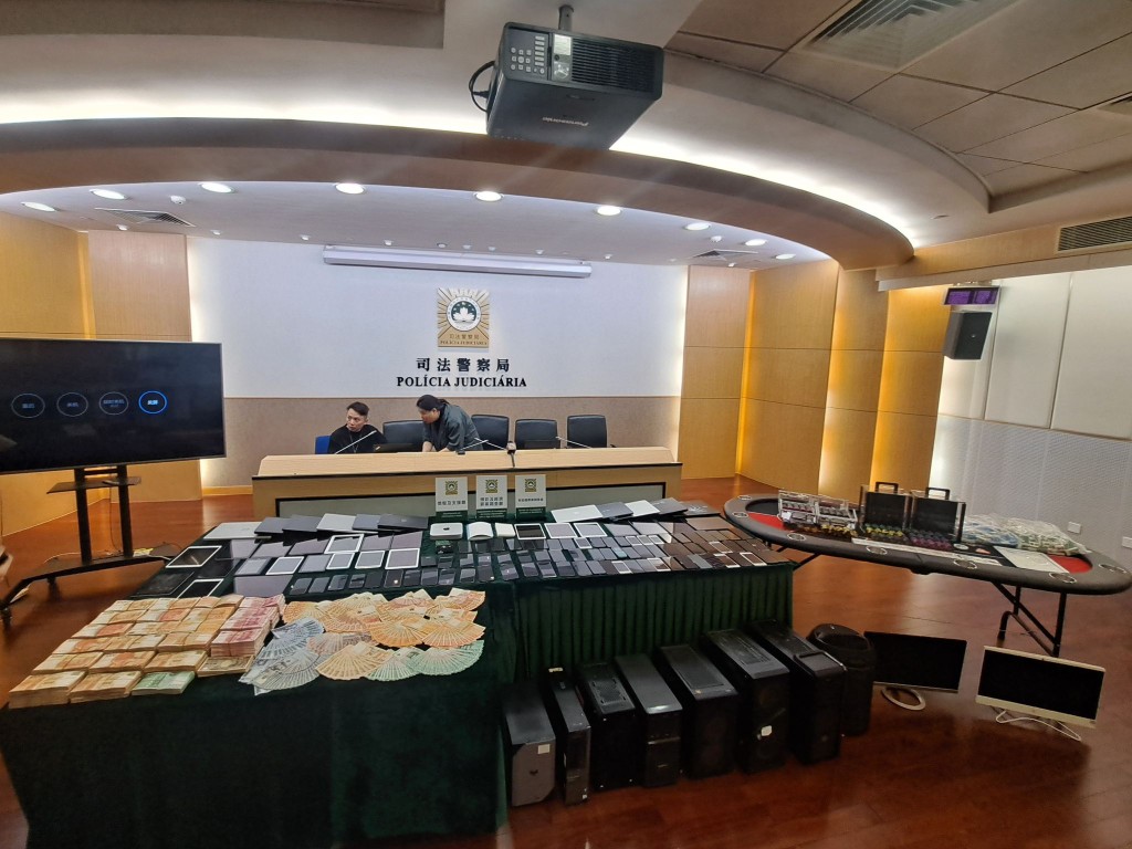 澳門司警局聯同內地及香港警方進行破峰行動，搗破一個以澳門、香港及廣東人士為首的跨境不法賭博犯罪集團。