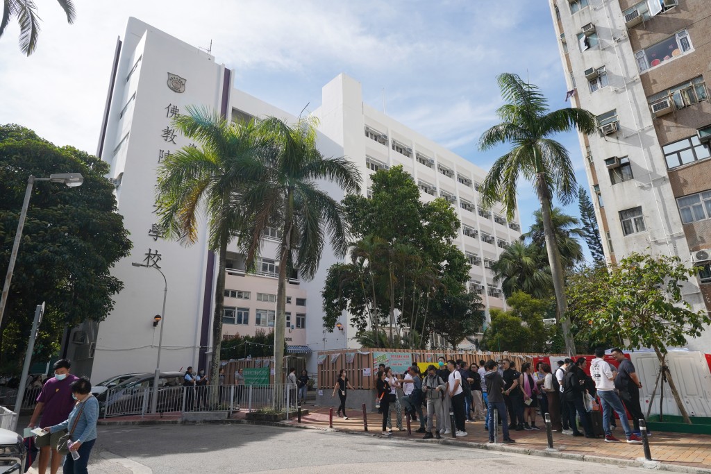 上水、港珠澳大橋香港口岸旅檢大樓和香港國際機場二號客運大樓的鄰近邊境投票站。
