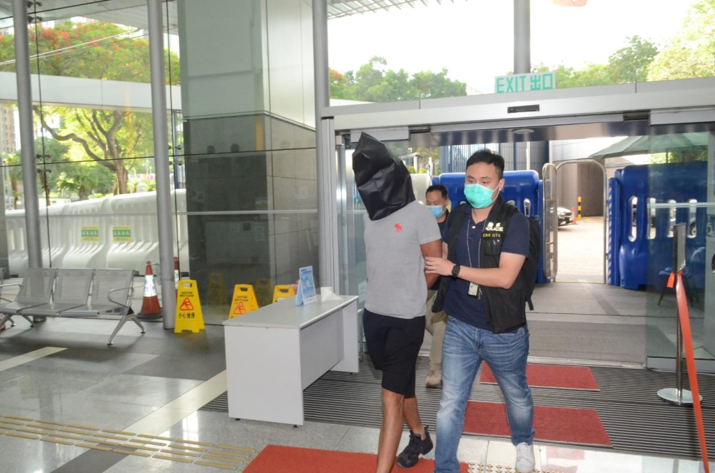 警方拘捕2男1女。