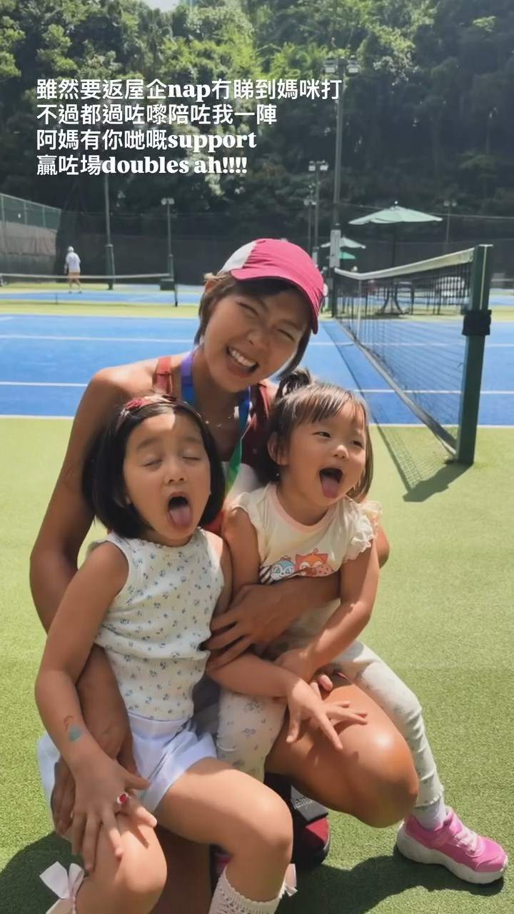 洪永城太太梁諾妍帶一對女兒去做運動。