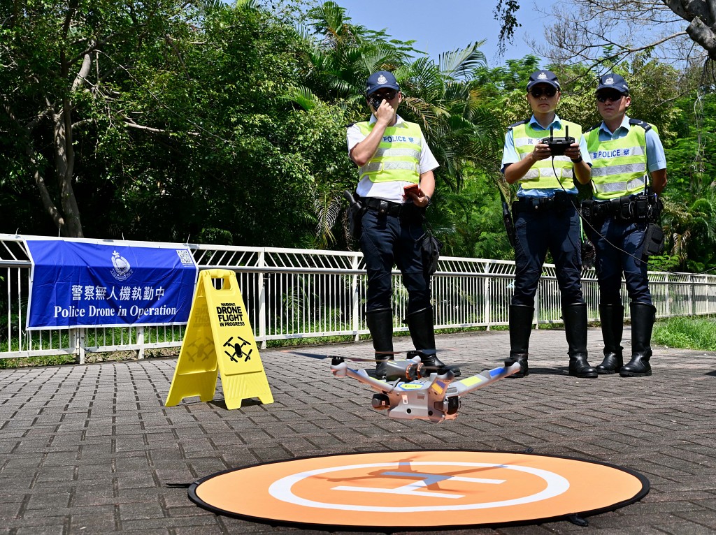 警方使用無人機進行執法。 警方使用無人機進行執法。