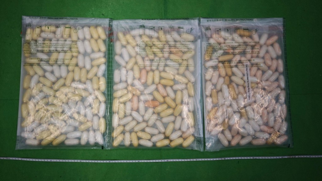 海關拘18歲多哈抵港男 揭毛公仔內藏360萬元可卡因