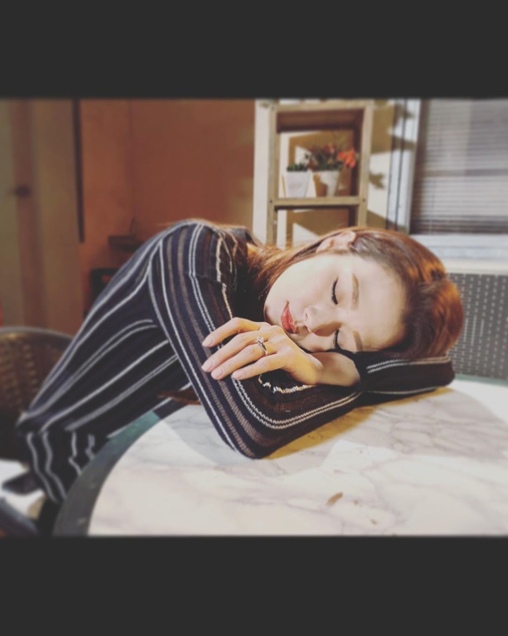 全是水水瞓觉时晒的求婚戒。