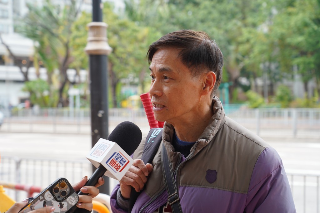陳先生表示，相比暑假期間，現在預訂場地較容易。