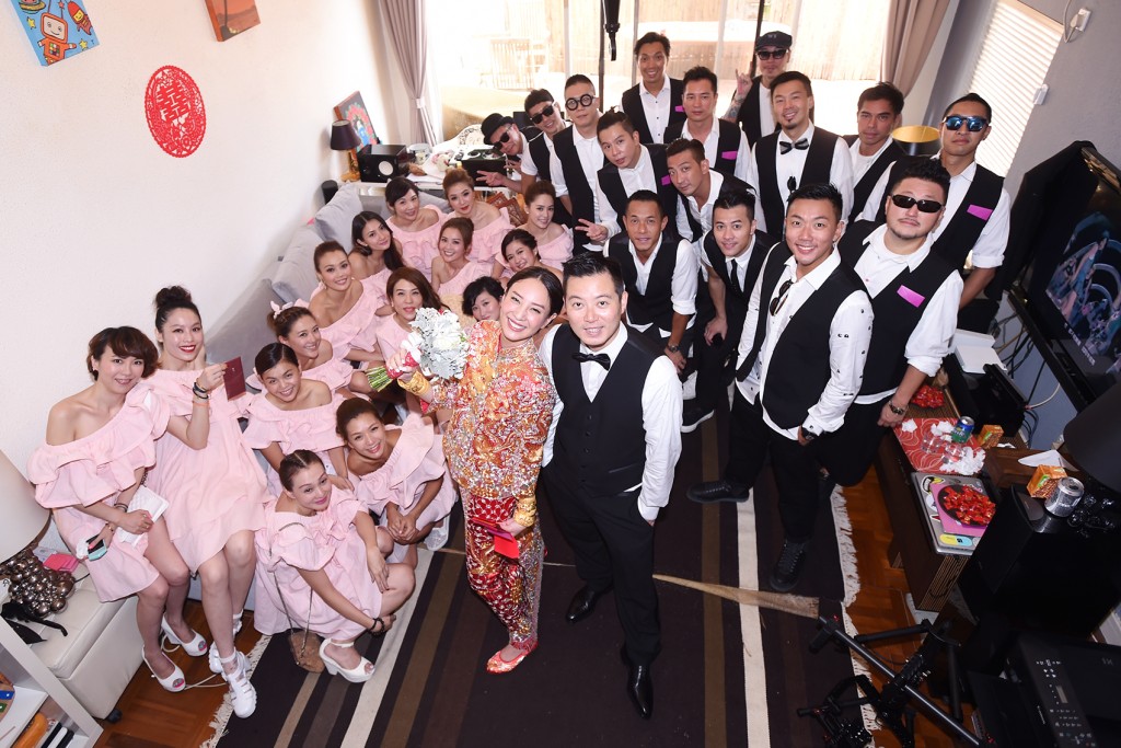 鄭希怡於2014年與化妝師梁學儲舉行婚禮。