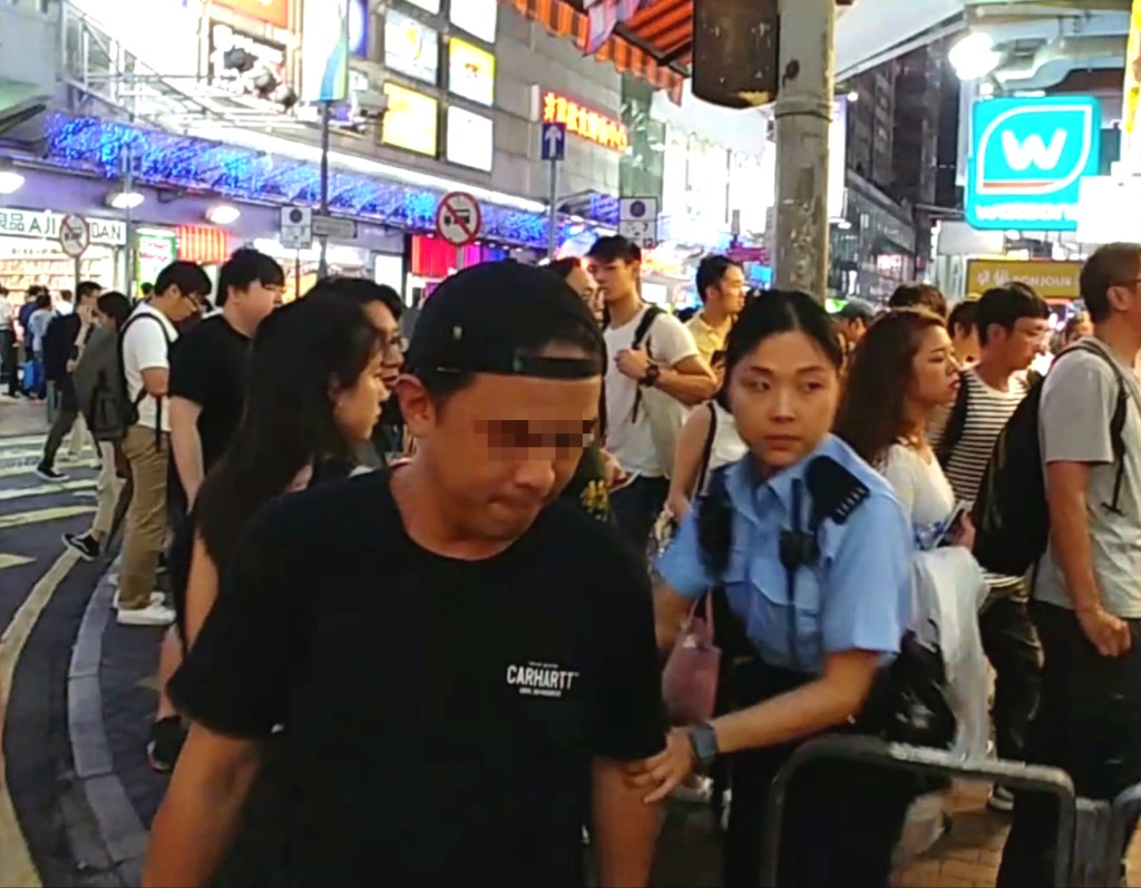 警方帶走裝修工人