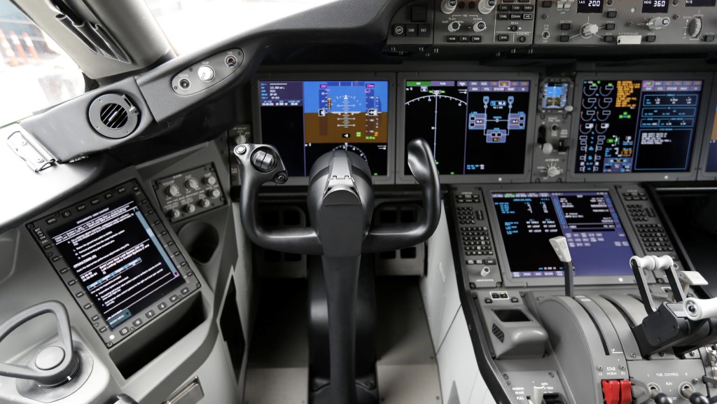 波音787“梦幻客机”的驾驶舱。 路透社