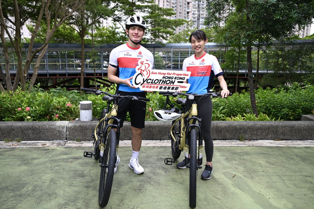 劍擊運動員吳浩天（左）及壁球運動員何子樂（右）將參加香港單車節「32公里組」項目。 