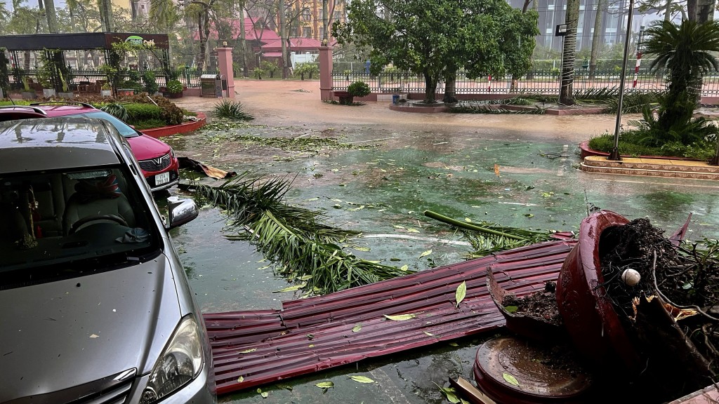 颱風摩羯登陸越南，海防市滿目瘡痍。 路透社