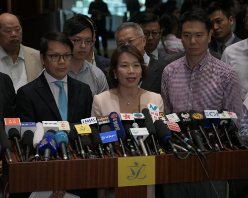 建制派批評民主派阻撓答問會進行。